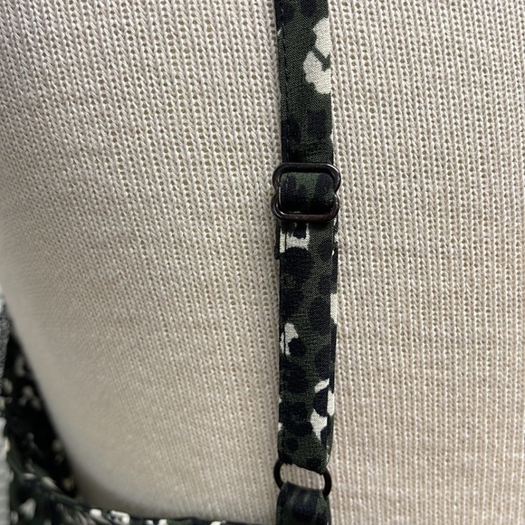 Evereve Sanctuary NWT Green Abstract Leopard Print Lace Trim Cami Size Medium - Picture 6 of 12